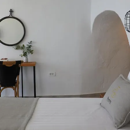 Thermes Luxury And (adults Only) Hotel Megalochori (Santorini)