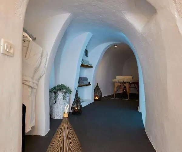 Отель Thermes Luxury And (adults Only) 4*